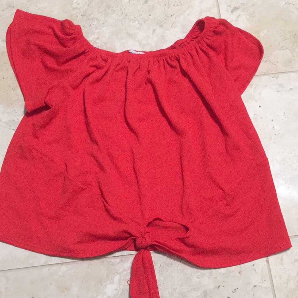 red short sleeve/ off the shoulder cropped top